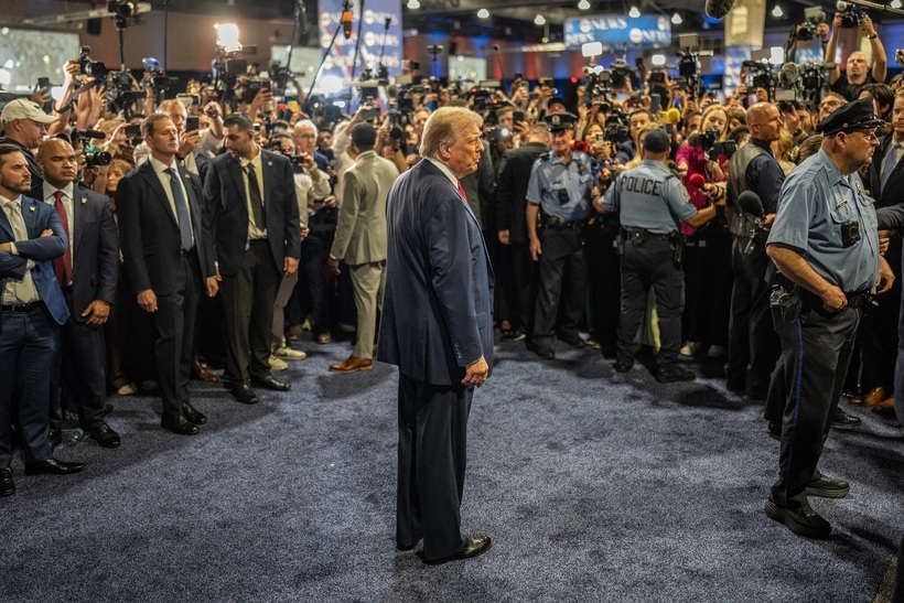 Ông Doanld Trump sau cuộc tranh luận tối 10/9. Ảnh: New York Times.