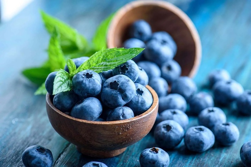 Quả việt quất là một nguồn tuyệt vời của polyphenol, một loại chất chống oxy hóa có thể giúp giảm nguy cơ mắc bệnh tim mạch.
