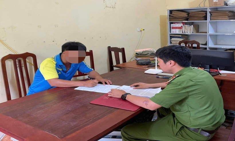 Cơ quan công an đang làm việc với người liên quan đến sự việc.