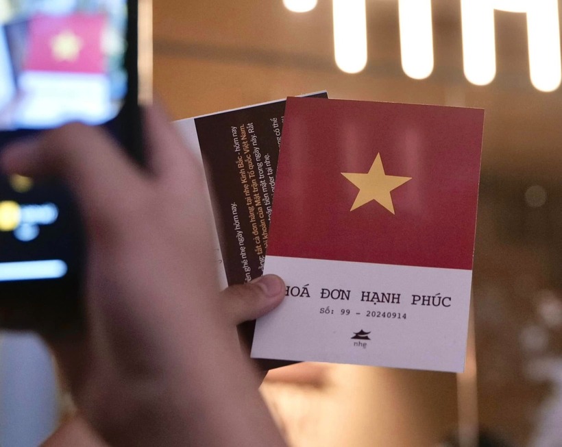 "Hóa đơn hạnh phúc" khách hàng nhận được sau hành động ý nghĩa. Ảnh: VTC News
