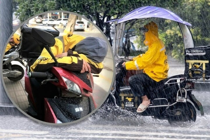 Shipper đột quỵ khi đang ngủ gục trên xe. Ảnh: SCMP