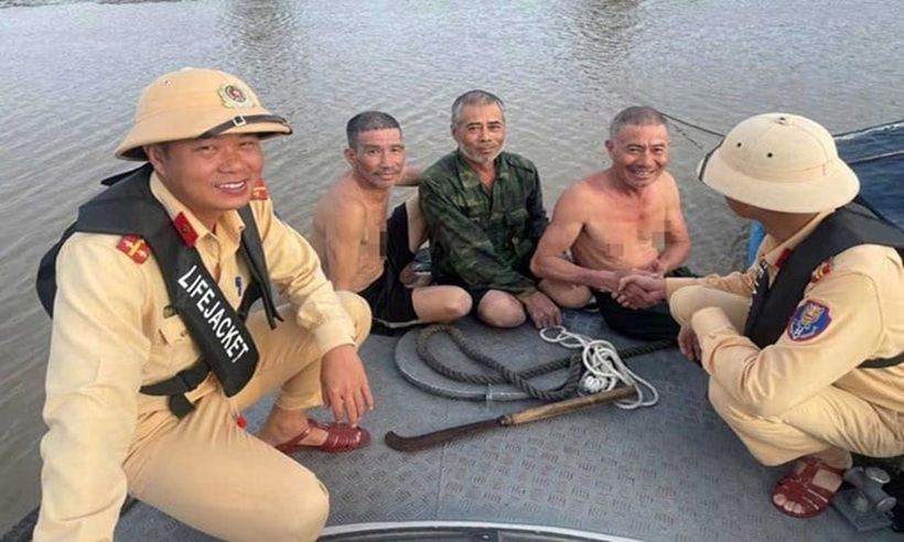 Tổ tuần tra, kiểm soát và ba nạn nhân bị lật thuyền.
