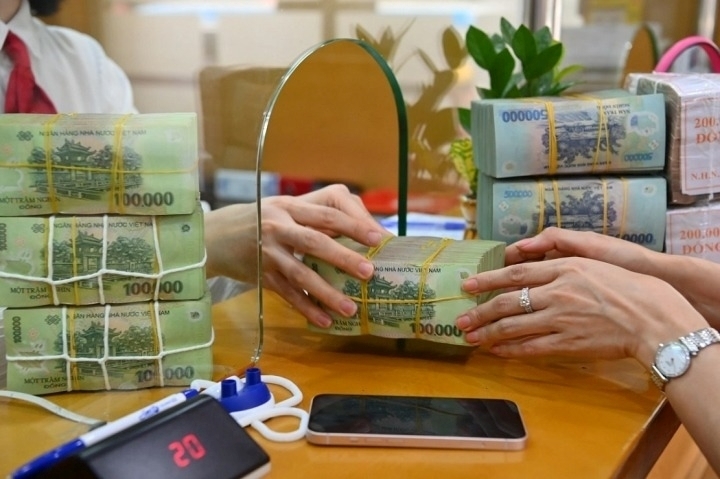 Rút và gửi tiết kiệm cần giấy tờ gì là thắc mắc chung của nhiều người