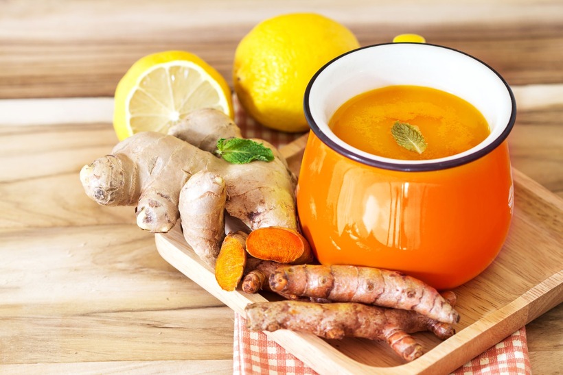 Uống nước nghệ có thể làm giảm các triệu chứng khó tiêu và giảm lượng axit dư thừa trong dạ dày, ngăn ngừa loét và trào ngược axit.