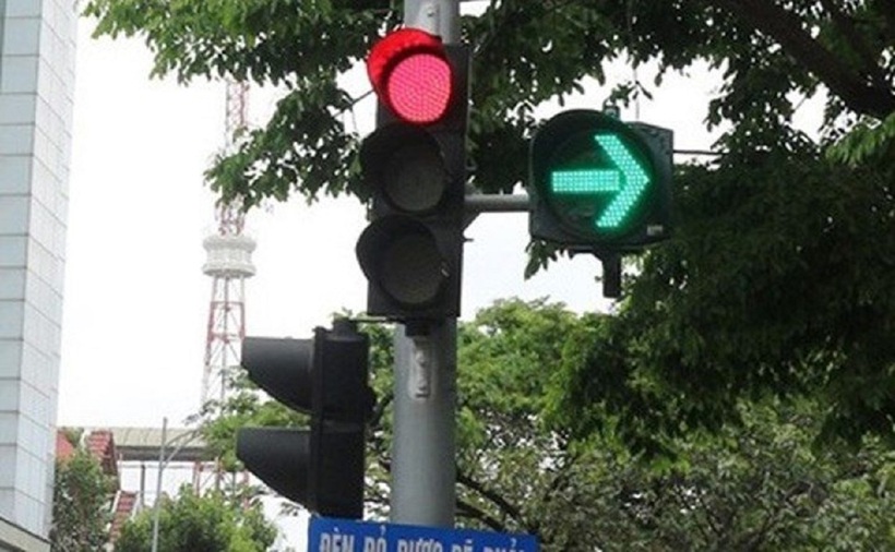 Đèn đỏ được phép rẽ phải.
