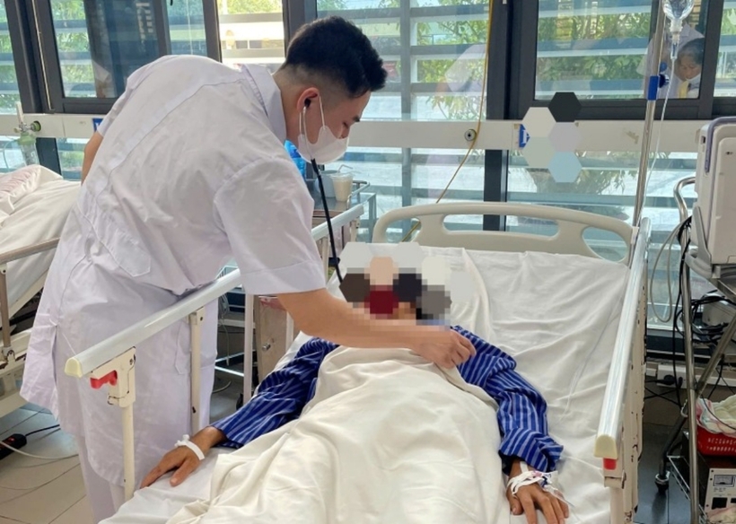 Người phụ nữ đang được theo dõi tại bệnh viện. Ảnh: VietNamNet
