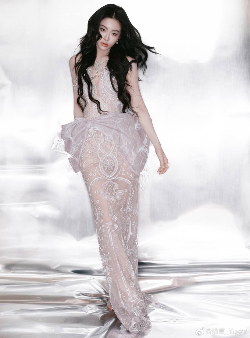 Học trò của Lisa (Black Pink) gây sốt với thiết kế Việt - 3