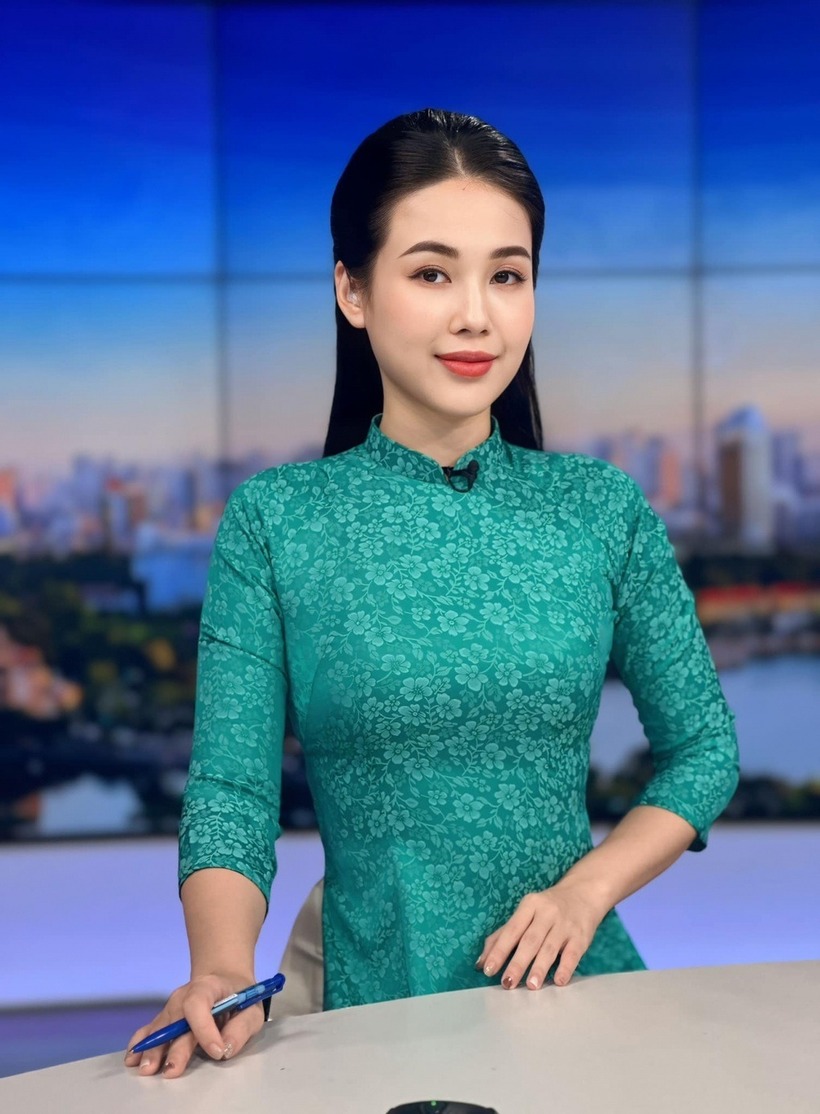 Tố Quyên từng là BTV, MC dẫn chương trình tại Đài Phát thanh - Truyền hình Hà Nội, Truyền hình Quốc phòng...