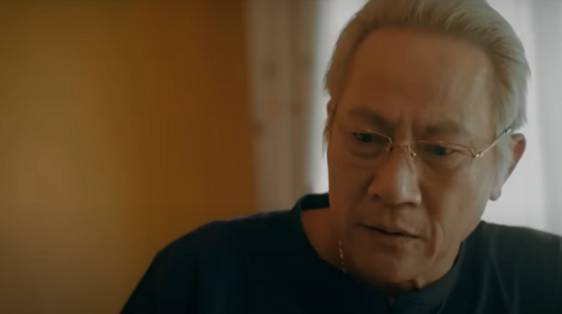 Ông trùm Lê Toàn khựng lại khi con trai vô tình phá hỏng chiếc tẩu thuốc mà vợ tặng ông trước khi mất.