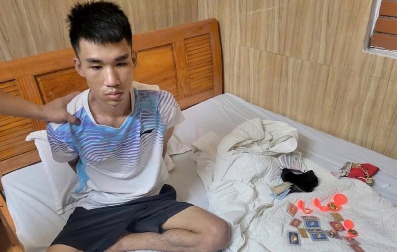 Nguyễn Văn Đông cùng tang vật. Ảnh: Pháp luật Việt Nam