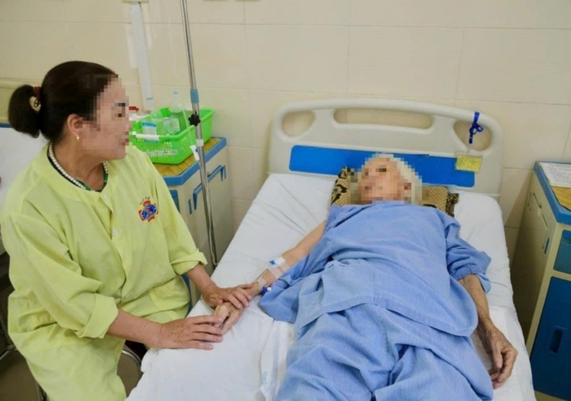 Bệnh nhân được tích cực điều trị tại bệnh viện. Ảnh: Đại Biểu Nhân Dân