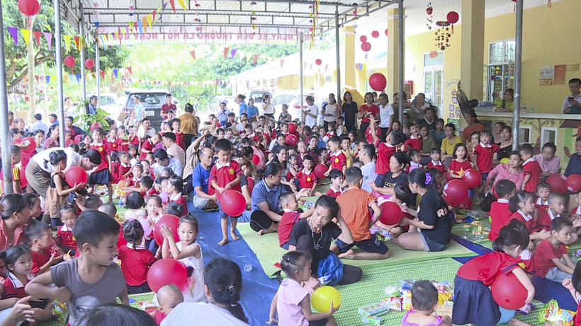 CLB Sách Vùng Cao cùng bà con vùng cao vượt qua khó khăn sau bão lũ - 5