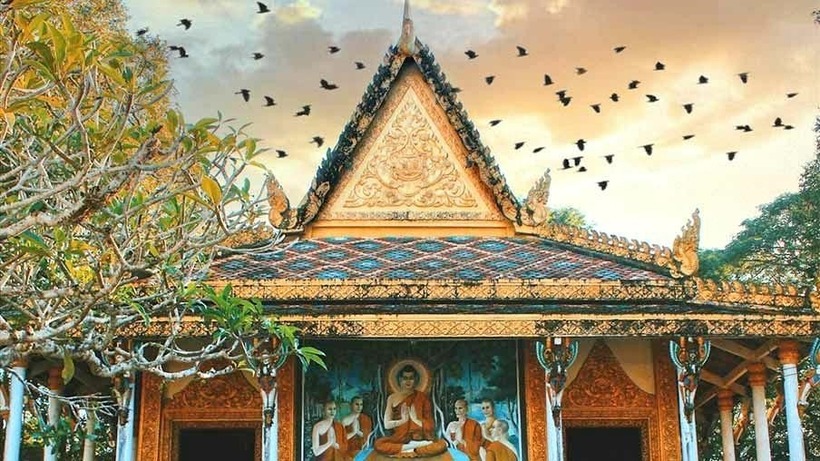 Chùa Dơi là một trong những điểm tham quan nổi tiếng nhất của Long Phú