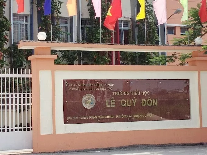 Trường tiểu học Lê Quý Đôn chỉ phát giấy khen cho học sinh ủng hộ đồng bào bão lũ từ 100.000 đồng trở lên. Ảnh: Website trường.