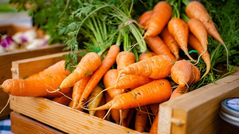 Cà rốt rất giàu beta-carotene, một loại tiền chất của vitamin A.