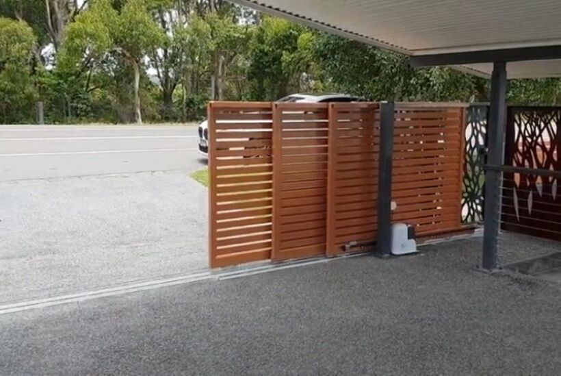 Cổng 3 cánh là một lựa chọn độc đáo và tiện lợi, mang đến nhiều lợi ích về thẩm mỹ, không gian và sử dụng. Ảnh minh họa