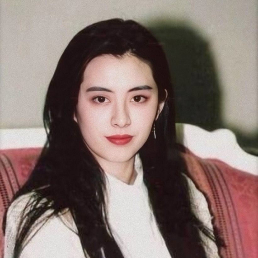 Vương Tổ Hiền sở hữu nhan sắc vô cùng xinh đẹp.