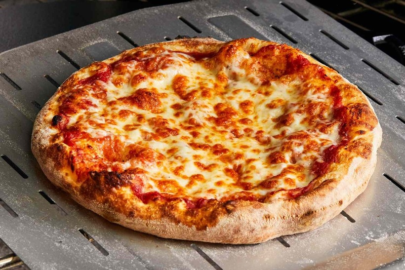 Pizza thường có cấu tạo gồm vỏ bánh, nhân từ nước sốt cà chua có hàm lượng natri cao.