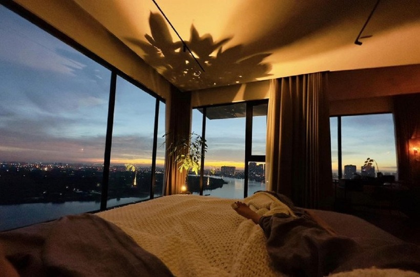 View từ trên cao ngắm trọn vẹn thành phố.