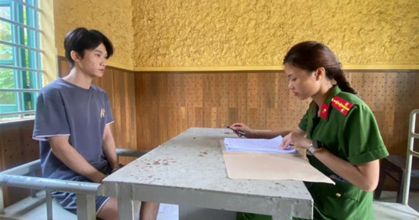 Cơ quan điều tra lấy lời khai của đối tượng Đỗ Tấn Tài. (Ảnh: ANTĐ)