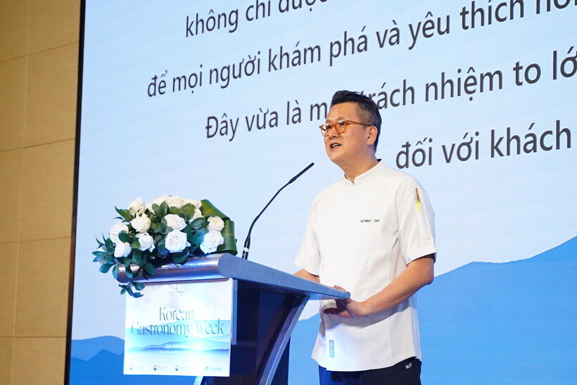 Ông Jeon Gwan Soo, Bếp trưởng điều hành tại khách sạn Intercontinental Hanoi Landmark 72