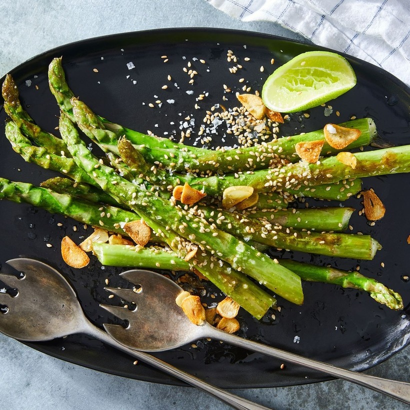 Măng tây có hàm lượng calo thấp và chứa nhiều vitamin A, K và C.