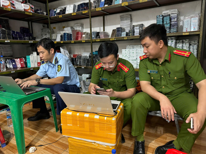 Đội QLTT số 5, Cục QLTT tỉnh Vĩnh Phúc vừa phối hợp với Phòng CSĐT tội phạm về tham nhũng kinh tế, buôn lậu, môi trường Công an tỉnh Vĩnh Phúc tiến hành kiểm tra đối với Hộ kinh doanh Phạm Văn Định.