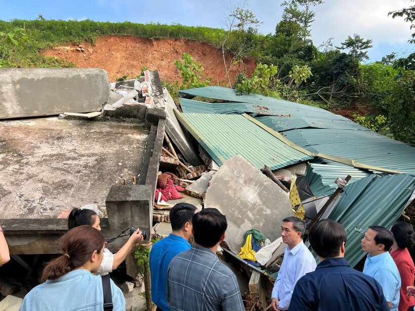 Quỹ Trăng Khuyết cùng đoàn của Bộ Y Tế đến thăm hỏi, tặng quà cho bà con tỉnh Hoà Bình sau bão Yagi - 4