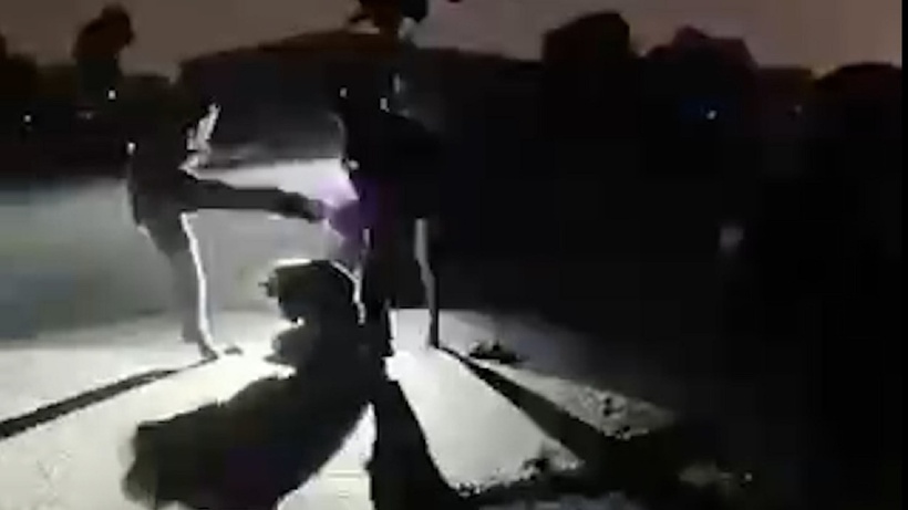 B.H bị nhóm nữ sinh đánh đập dã man. Ảnh: Pháp luật TP.HCM