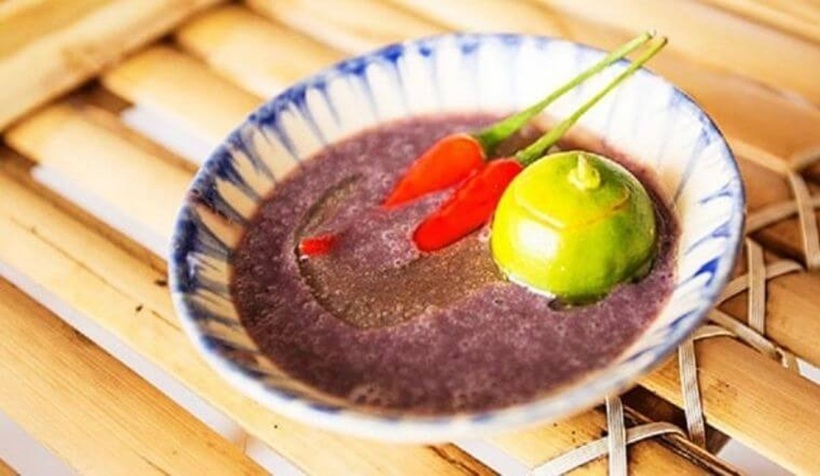 Hãy ăn mắm tôm với lượng vừa phải và kết hợp với các loại rau sống, gia vị để giảm bớt mùi tanh và tăng cường sức khỏe.