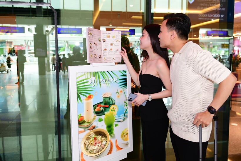 Phở Sen hiện diện trong Menu các nhà hàng The Phoenix, Cuisine de Sài gòn, mang đến khách hàng những trải nghiệm ẩm thực độc đáo tại cửa ngõ sân bay.