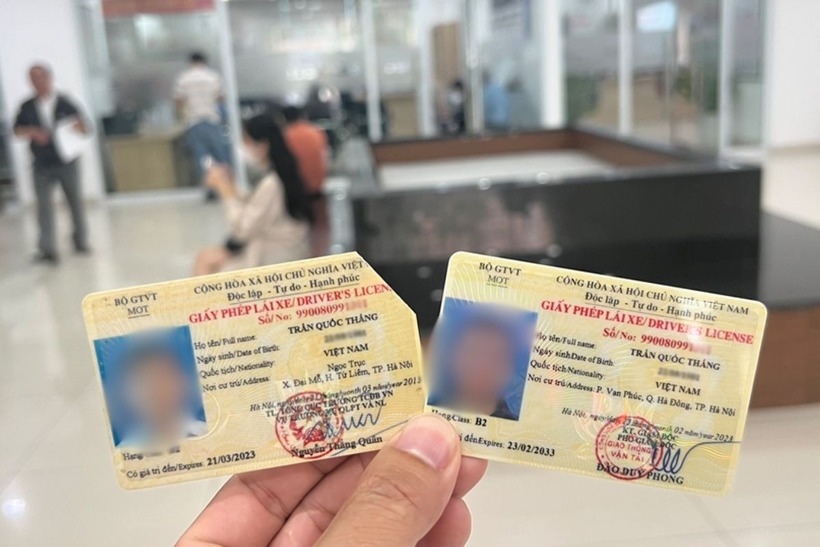 Người điều khiển xe ô tô có giấy phép lái xe ô tô quá hạn 1 tháng thì sẽ bị xử phạt hành chính phạt tiền từ 5.000.000 đồng đến 7.000.000 đồng.