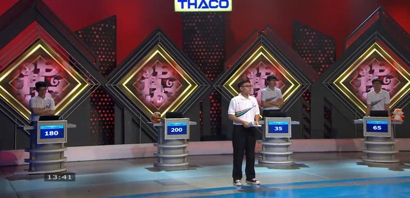 Với sự tự tin và nền kiến thức tốt, Khánh đưa ra 2 đáp án chính xác. Ảnh: Báo Giáo dục và Thời đại.