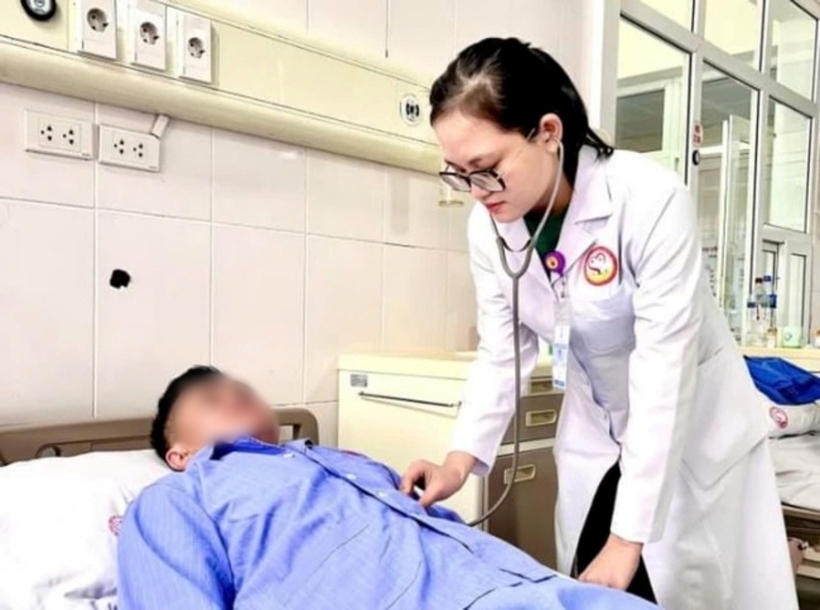 Bệnh nhân được chẩn đoán bị dị ứng do ong đốt. Ảnh: Sức Khỏe & Đời Sống