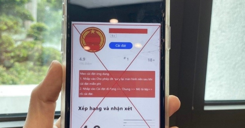 Sau khi truy cập đường link do đối tượng tự xưng là cán bộ công an gửi, anh P. phát hiện máy bị treo. Ngay sau đó, tài khoản ngân hàng của anh mất hơn 500 triệu đồng. Ảnh minh họa