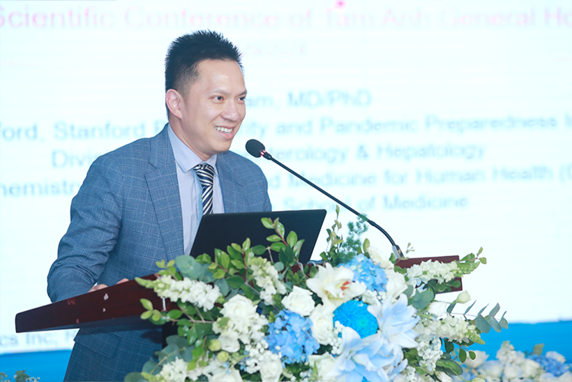 TS.BS Edward A.Phạm với chủ đề Diễn biến mới trong các liệu pháp điều trị ung thư đại trực tràng di căn.