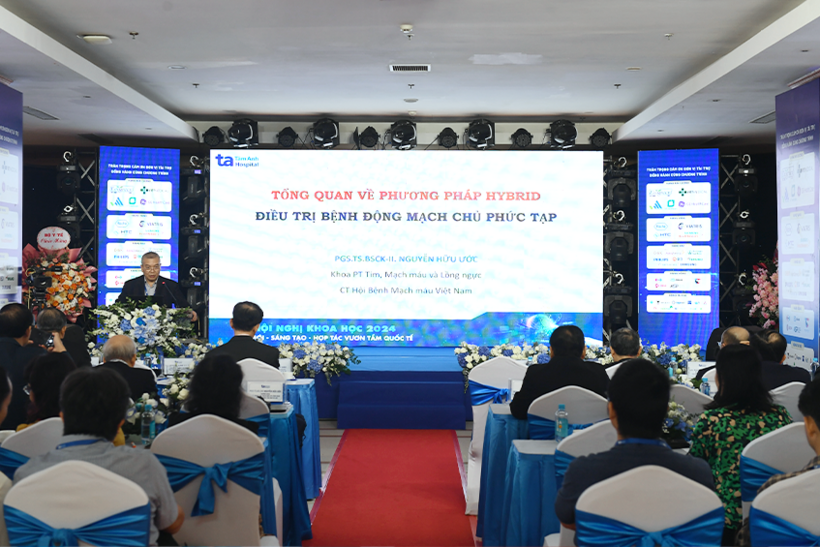 PGS Nguyễn Hữu Ước báo cáo về Phẫu thuật Hybrid.