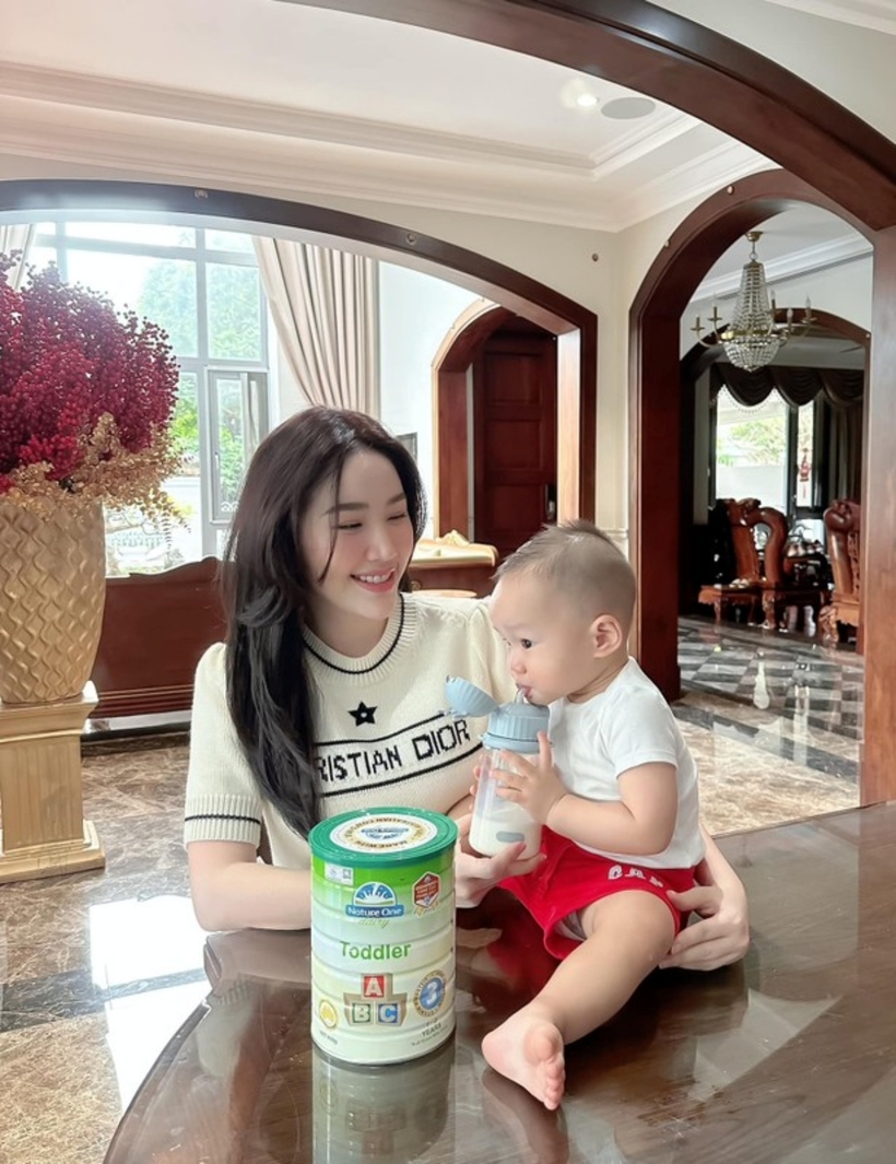 Không gian thiết kế với nhiều ánh sáng tự nhiên.