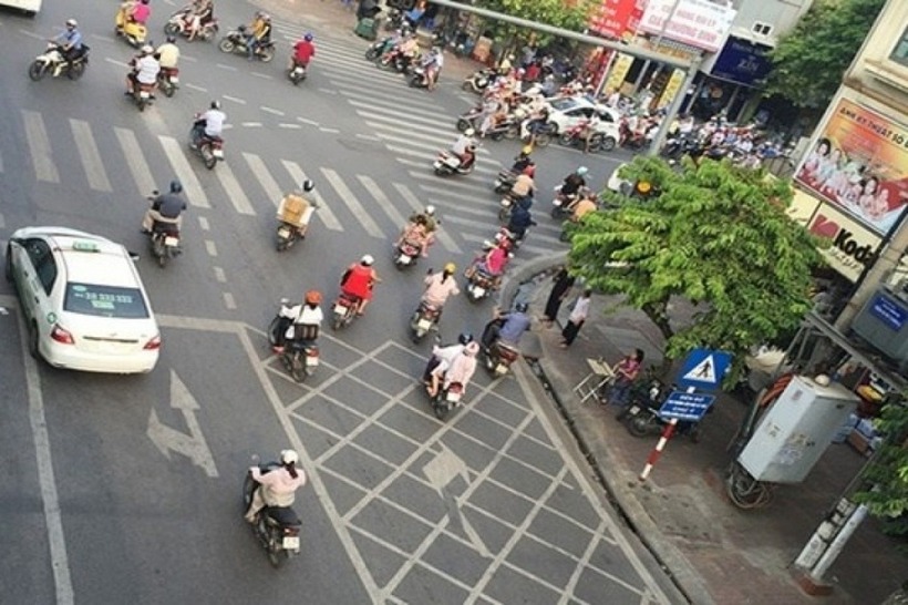 Gặp vạch kẻ đường mắt võng đi như thế nào cho đúng?