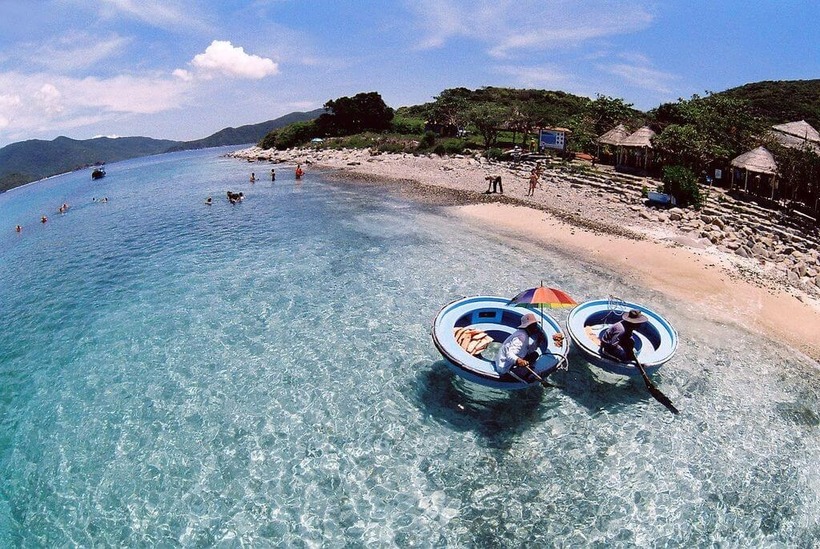 Hòn Tằm được thiên nhiên ưu ái với cảnh quan thiên nhiên hoang sơ và tươi đẹp.