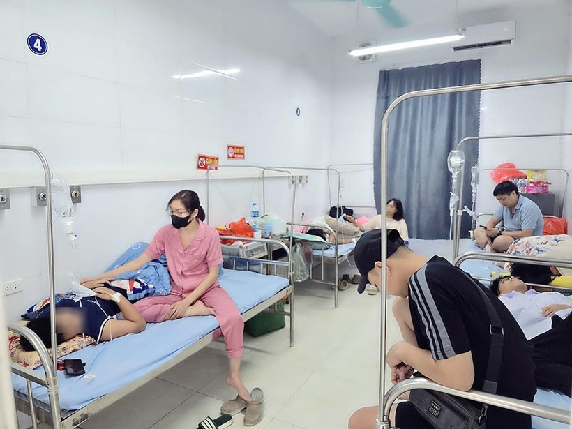 Học sinh điều trị tại Bệnh viện Đa khoa huyện Thanh Oai. Ảnh: Kinh tế Đô thị
