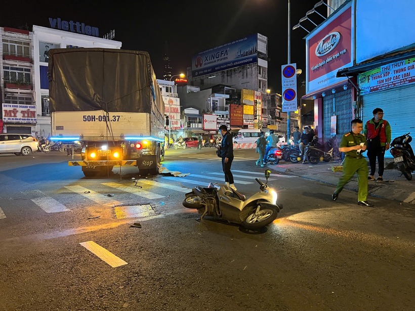 Hiện trường vụ tai nạn giao thông thương tâm ở ngã tư Hàng Xanh. Ảnh: Báo Giao thông