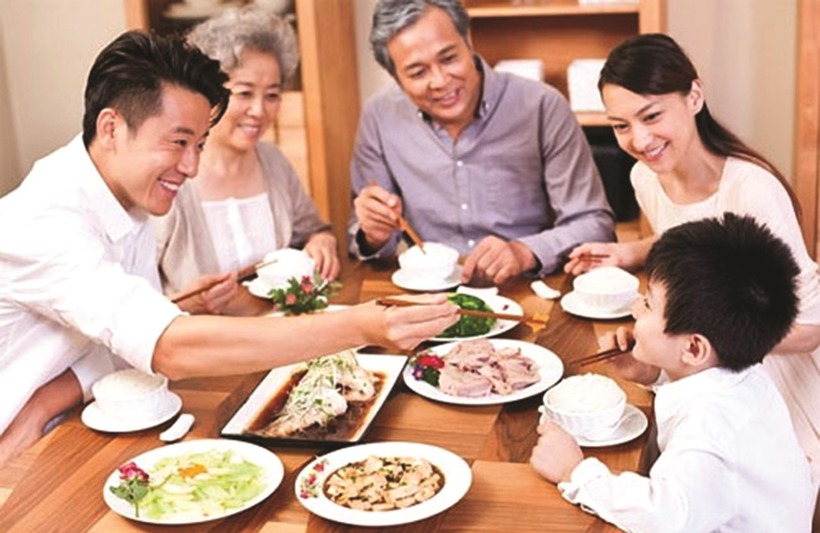 Việc hiểu và tuân thủ những điều kiêng kỵ trong bữa ăn thể hiện sự tôn trọng với người khác, gìn giữ nét đẹp văn hóa truyền thống và góp phần xây dựng một môi trường ăn uống văn minh, lịch sự. Ảnh minh họa