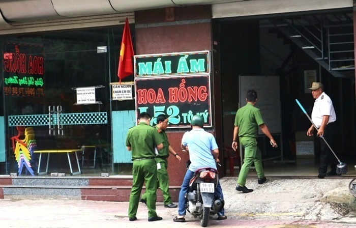Công an kiểm tra Mái ấm Hoa Hồng ngày 4/9. Ảnh: Báo Thanh niên.