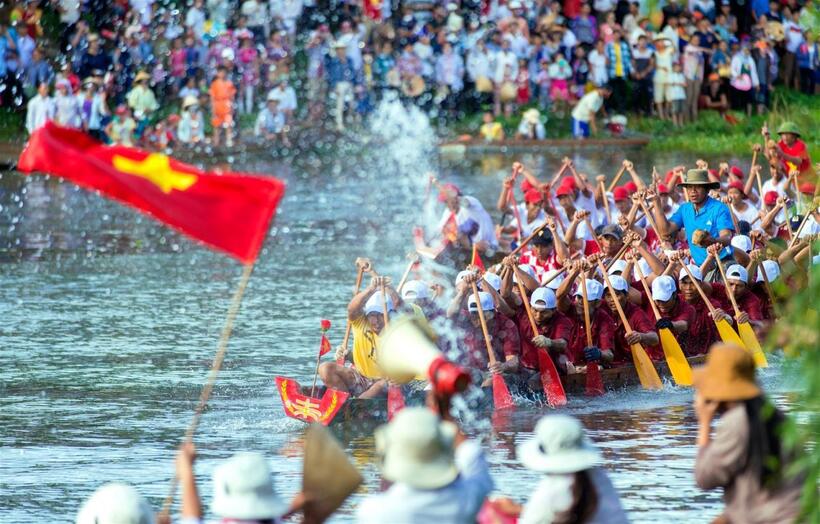 Lễ hội đua thuyền truyền thống Lệ Thủy