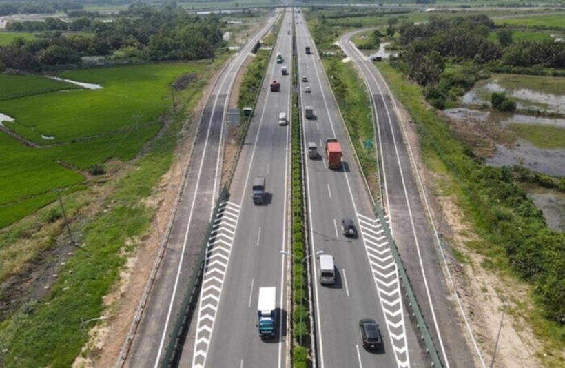 Cảnh sát giao thông được quyền dừng xe trên cao tốc để kiểm soát giao thông và xử lý vi phạm nếu thuộc một trong 4 trường hợp theo quy định tại Khoản 1 Điều 16 Thông tư 32/2023/TT-BCA. Ảnh minh họa: VTC News