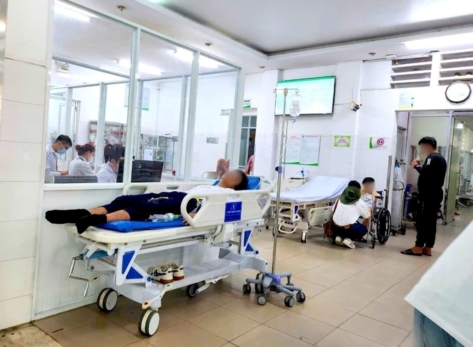 Các em học sinh đang được theo dõi tại Bệnh viện Lê Văn Thịnh. Ảnh: Sài Gòn Giải Phóng