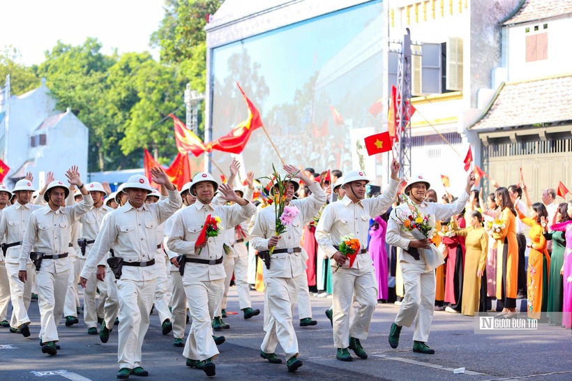 Thời khắc lịch sử ngày 10/10/1954, khi quân đội Việt Nam tiếp quản Thủ đô, đánh dấu sự kết thúc ách đô hộ thực dân.