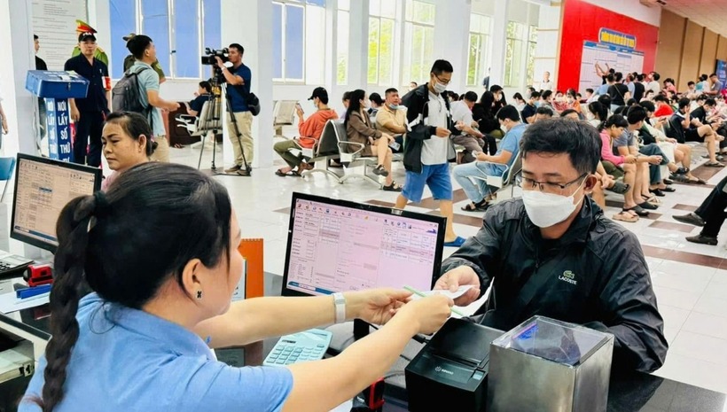 Đến khoảng 10h sáng6/10 đã có hơn 26.000 vé được bán ra. Ảnh: Báo Lao động Thủ đô.
