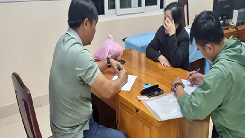 Bà Phạm Thị Kim Thoa được di lý về Bình Thuận. Ảnh: Pháp luật TP.HCM